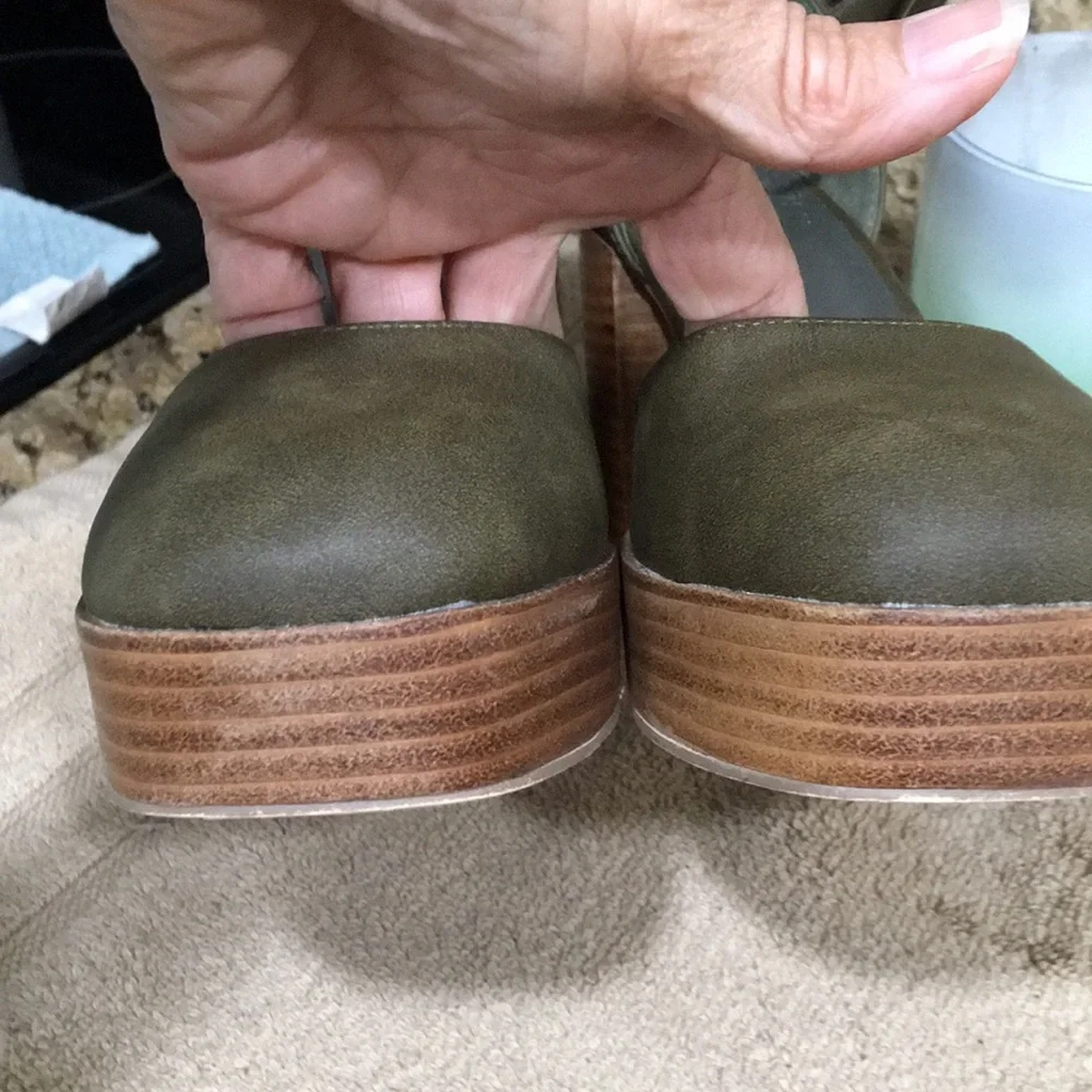 House of Harlow 1960 Olive Green Platform Ankle-Strap Heels Boho Chic Luxury 7.5